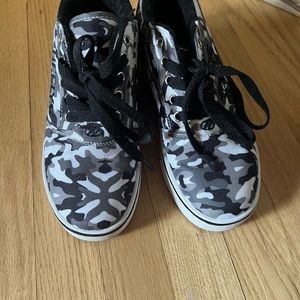 Camo print Heelys